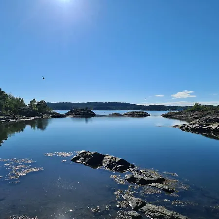Usjenert Idyllisk Sjøbu *