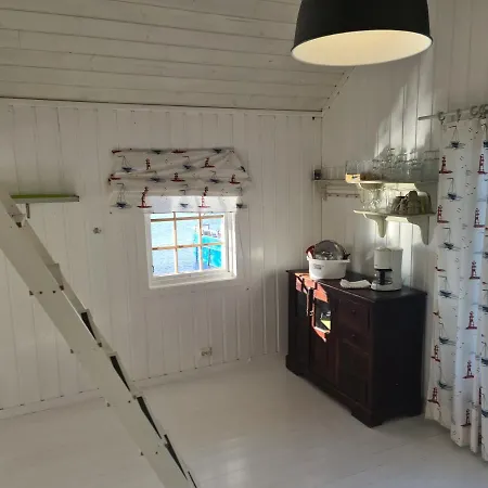 Usjenert Idyllisk Sjøbu Kragerø