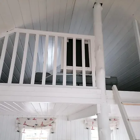 Usjenert Idyllisk Sjøbu